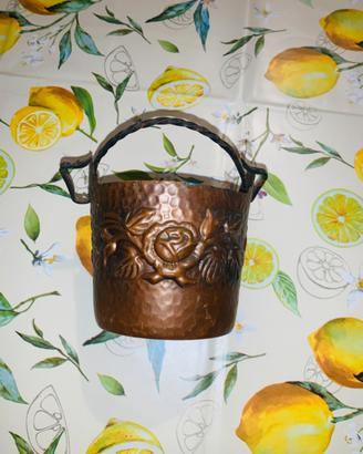 Cestino in rame decorativo