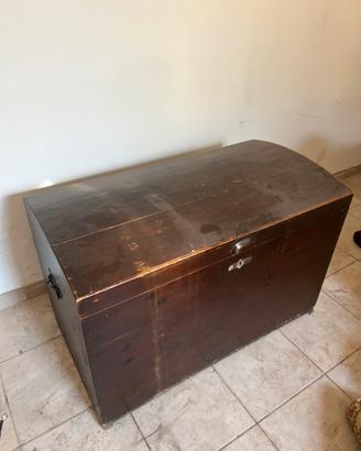 Baule antico in legno massello