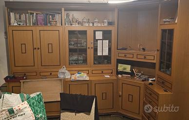 mobile da cucina con tavolo rotondo e 6 sedie