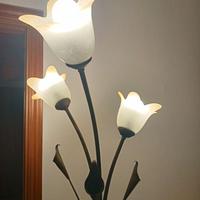 Lampada da terra in ferro battuto Tulipani