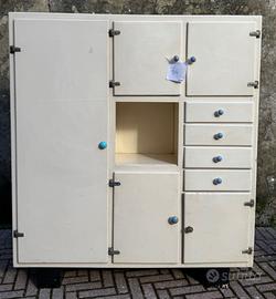 Mobile cucina in legno verniciato