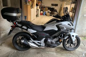 Moto honda 750 pari al nuovo mai incidentata