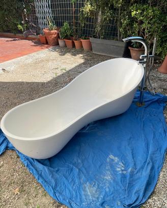 Vasca da bagno in corian