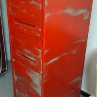 mobile in ferro per ufficio o arredamento