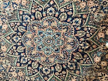 tappeto originale persiano sui toni azzurro