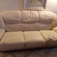 Divano e due poltrone in pelle