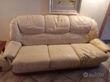 Divano e due poltrone in pelle