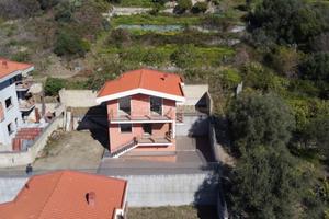 VILLA INDIPENDENTE PANORAMICA CON TERRENO A FURCI