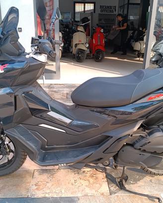 Aprilia SR 125 GT NERO LUCIDO 2026 DEMO