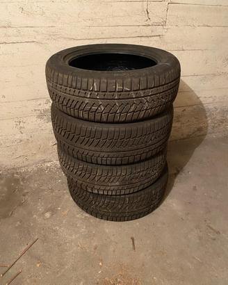 Pneumatici Invernali Continental 235 55 R19