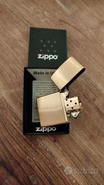 ZIPPO accendino color oro. Mai utilizzato. 