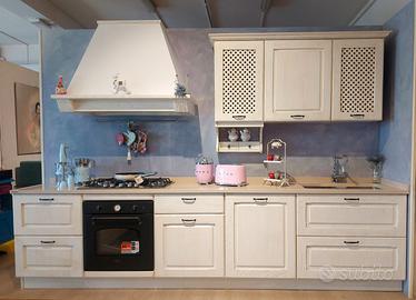 CUCINA PROVENZALE NUOVA IN PROMO  CAMBIO VETRINA