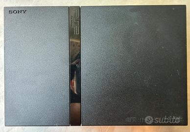 PS2 Slim SCPH-77004 + 14 giochi originali.