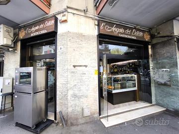 NEGOZIO A NAPOLI