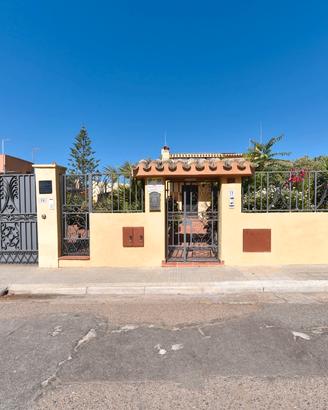Esclusiva Splendida Villa con Ampio Giardino