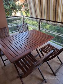 Set tavolo + 4 sedie in legno da esterno – 125x80