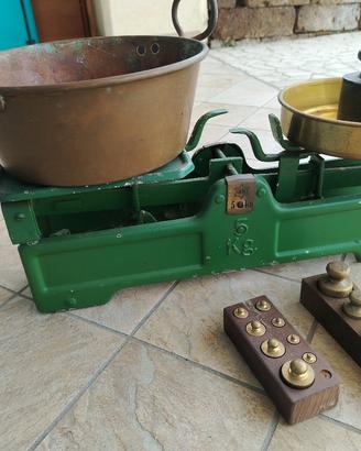 bilancia d'epoca 5 Kg con piatti in rame/ottone