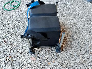 Sgabello e porta accessori pesca 