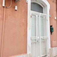 ZONA VIALE CADORNA : Bilocale con cortile privato