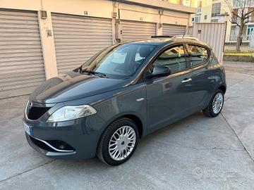 Lancia Ypsilon 1.2 69 CV 5 porte Platinum