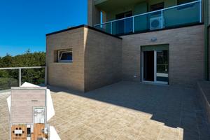 Appartamento nuovo con ampio terrazzo