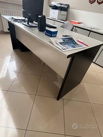 Arredamento ufficio - scrivania e mobili bassi