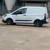 Gomme e cerchi da 16 per Ford courier