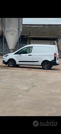 Gomme e cerchi da 16 per Ford courier