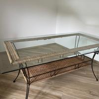 Tavolo in vetro, ferro battuto e juta