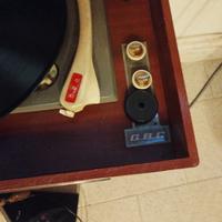 Giradischi vintage mobile di legno con ricami