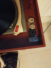 Giradischi vintage mobile di legno con ricami