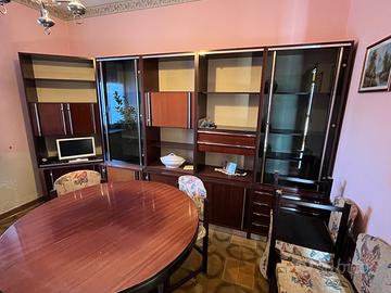 Mobile salotto + tavolo rotondo e 6 sedie