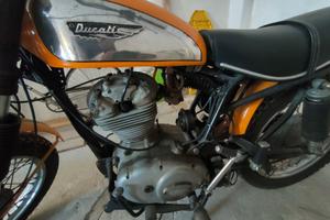 Moto Ducati 250 Scrambler 1972