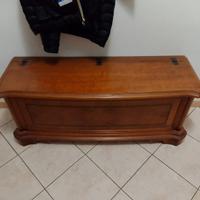 Appendiabiti e cassapanca