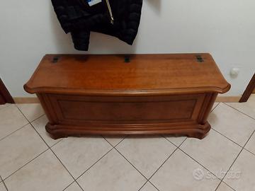 Appendiabiti e cassapanca