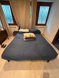 Letto materasso e cuscini