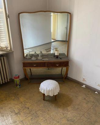 Toeletta vintage anni 50’ con specchiera e pouf