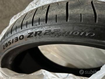 Gomme Pirelli P Zero 285/30 ZR 22