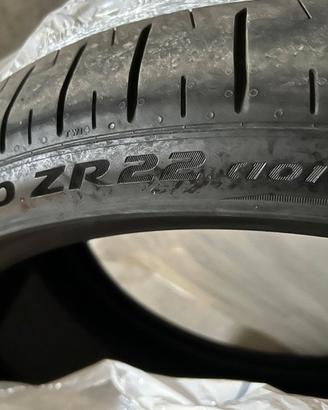 Gomme Pirelli P Zero 285/30 ZR 22
