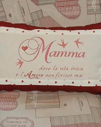 Cuscino con ricamo a punto croce