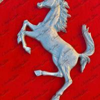 Ferrari cavallino rampante in metallo