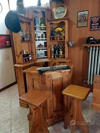Mobile Angolo Bar in legno massello con sgabelli