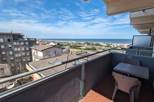 Fronte mare con terrazzino e posto auto