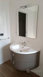 mobile bagno con specchio e luce led