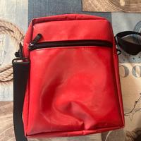 Marsupio rosso con tracolla regolabile
