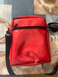 Marsupio rosso con tracolla regolabile