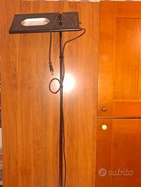 Lampada con piantone.