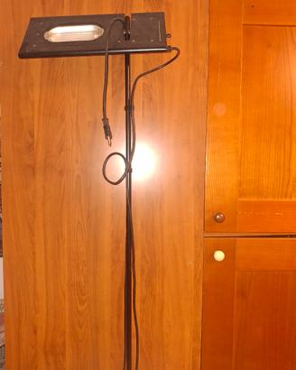 Lampada con piantone.
