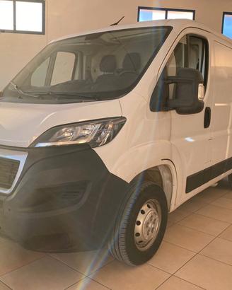 PEUGEOT Boxer 330 2.2 BlueHDi 140 S&S PC-TN Furgon