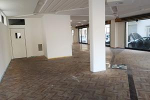 Locale commerciale mq 200